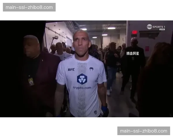 UFC 302现场:观众席惊现多位NBA球星与好莱坞影星 UFC 302现场:观众席惊现多位NBA球星与好莱坞影星